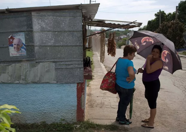 Cubanos salen a las calles para esperar al papa Francisco