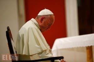 El papa se considera tan «pecador» como un preso