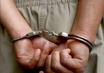 Policía apresa 5 presuntos delincuentes implicados en robo de estación de gasolina