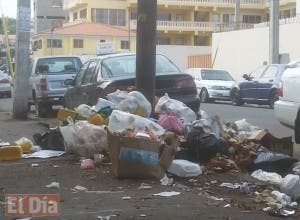 Barrios de la Capital sumergidos en la basura