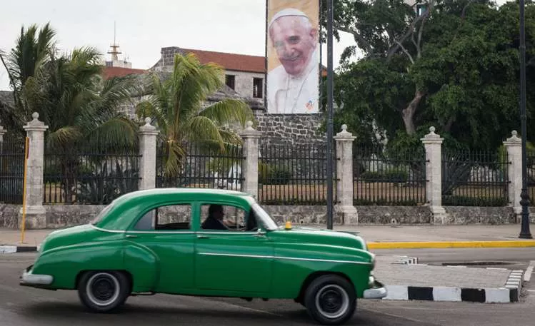 Vaticano espera fin de embargo a Cuba