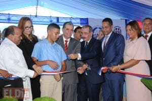 Danilo Medina inaugura tres centros educativos en Santiago