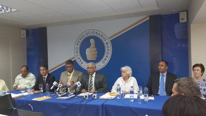 PRM advierte Danilo Medina reparte bienes públicos a cambio de su reelección
