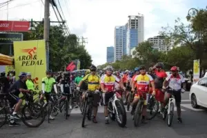 Centenares participan en Ciclotón por Día Internacional sin Carros