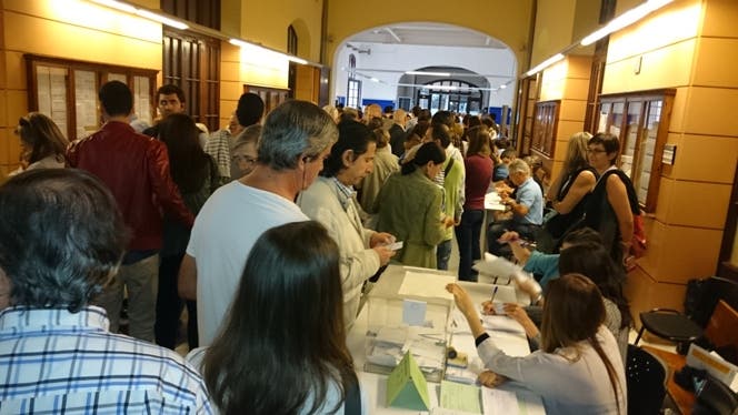Los primeros resultados dan mayoría a nacionalistas en elecciones de Cataluña