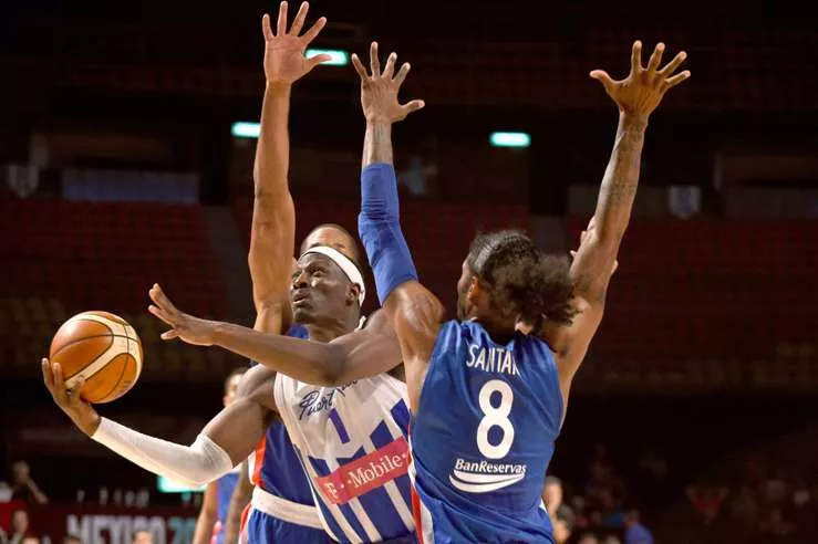 Puerto Rico derrota a Dominicana 98-92 en torneo FIBA América 2015