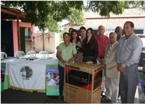 Fundación entrega ayuda a niños pobres de Baní