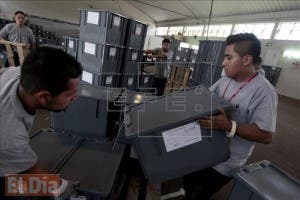 Presidente de Guatemala convoca a votar masivamente este domingo