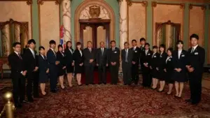 Presidente Medina recibe delegación de jóvenes japoneses