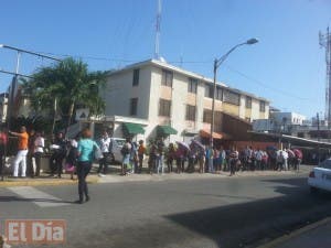 Choferes de la Churchill realizan paro sorpresa y dejan varados a decenas de pasajeros