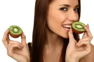 Los beneficios y propiedades del Kiwi para la salud