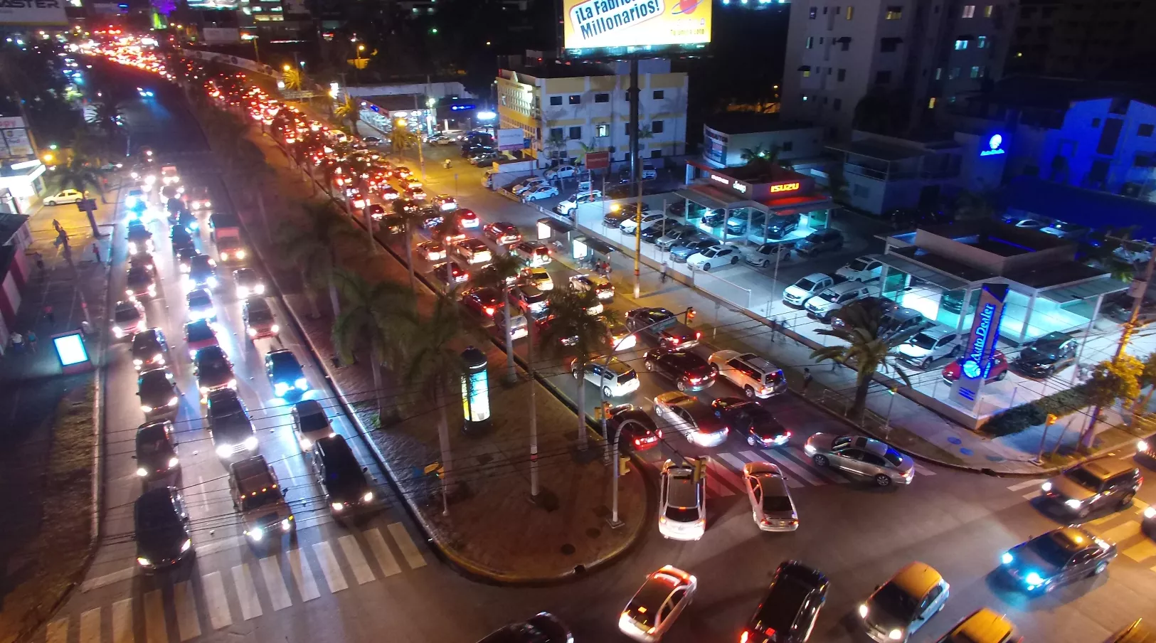 Tapones se expanden en el área metropolitana de Santo Domingo