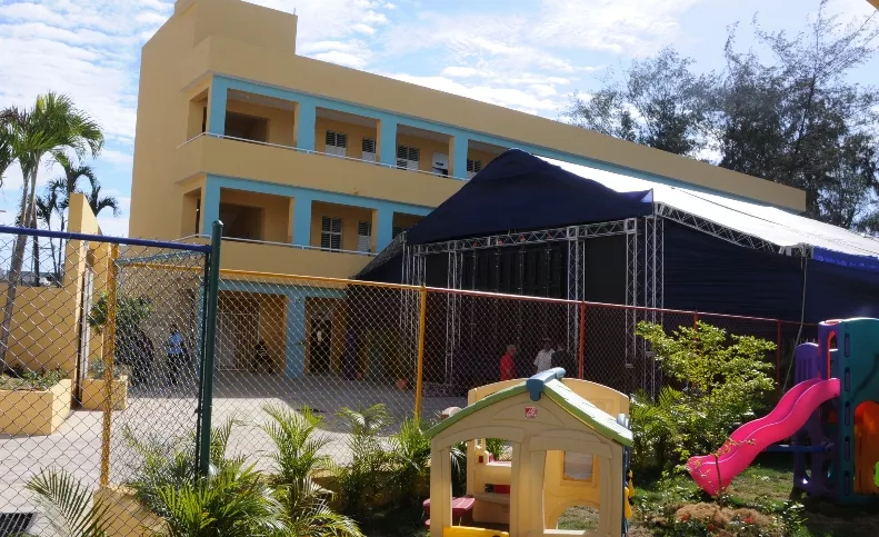 Medina inaugura escuela República de Cuba