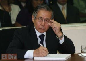 Fujimori es internado en una clínica de Lima para ser sometido a exámenes