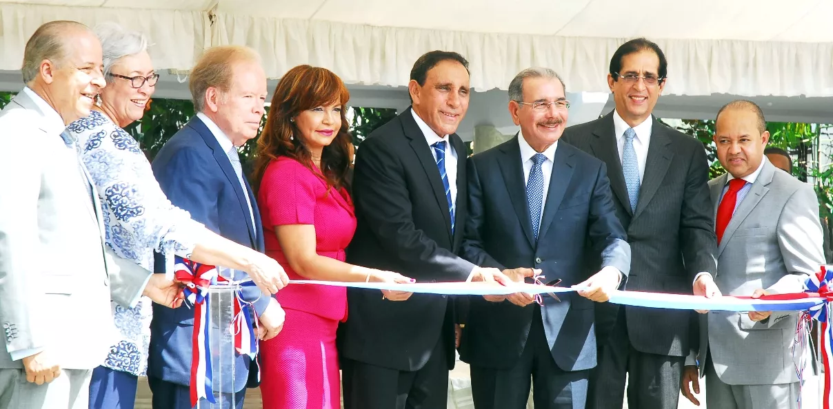 Medina asiste inauguración clínica