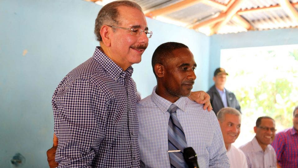 Danilo Medina afirma seguirá esfuerzos para incorporar más dominicanos a la clase media