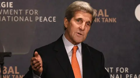 Kerry pide aportes a Palestina