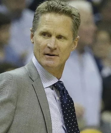 Steve Kerr en licencia; Chris se fractura dedo