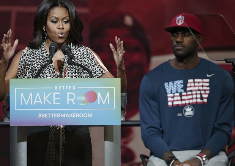 Michelle y LeBron loan la educación