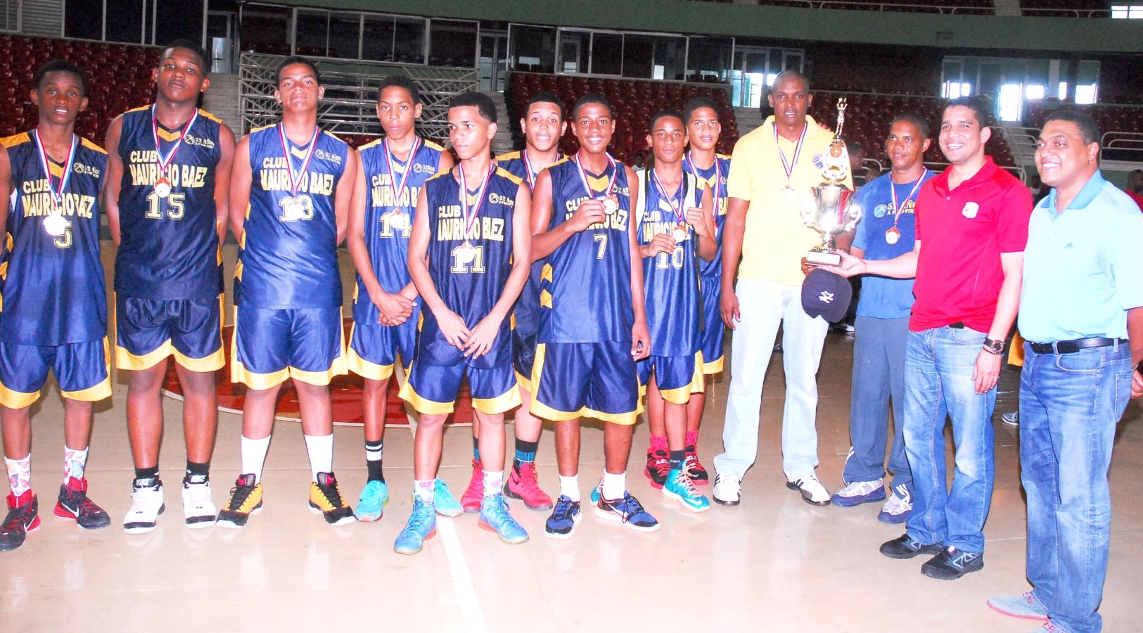 Mauricio Báez gana torneo U-15 de baloncesto organiza Abadina