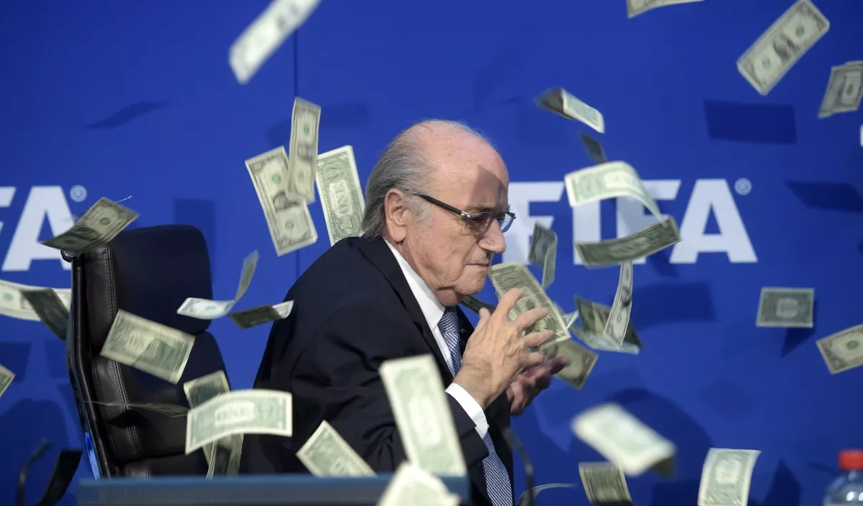 La FIFA suspende a Blatter y Platini