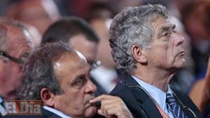 Platini, su destino en el aire