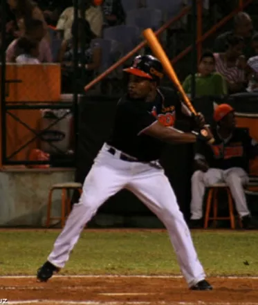 Águilas adquieren a Constanza y Marte