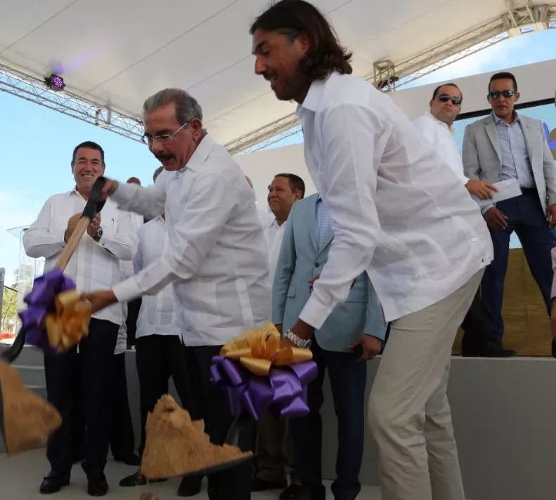 Medina inicia construcción hotel El Carmen Punta Cana