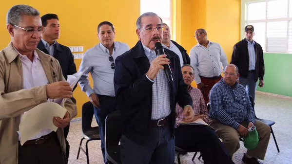 Presidente Medina ofrece financiamiento a pescadores de Azua