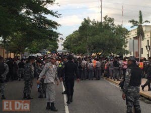 La Policía una vez más agrede e impide paso de manifestantes contra la Oisoe