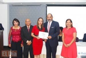 Periodista Cristal Acevedo obtiene Premio