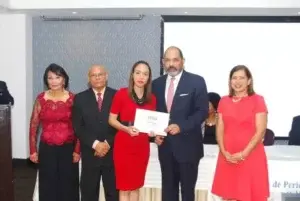 Periodista Cristal Acevedo obtiene Premio