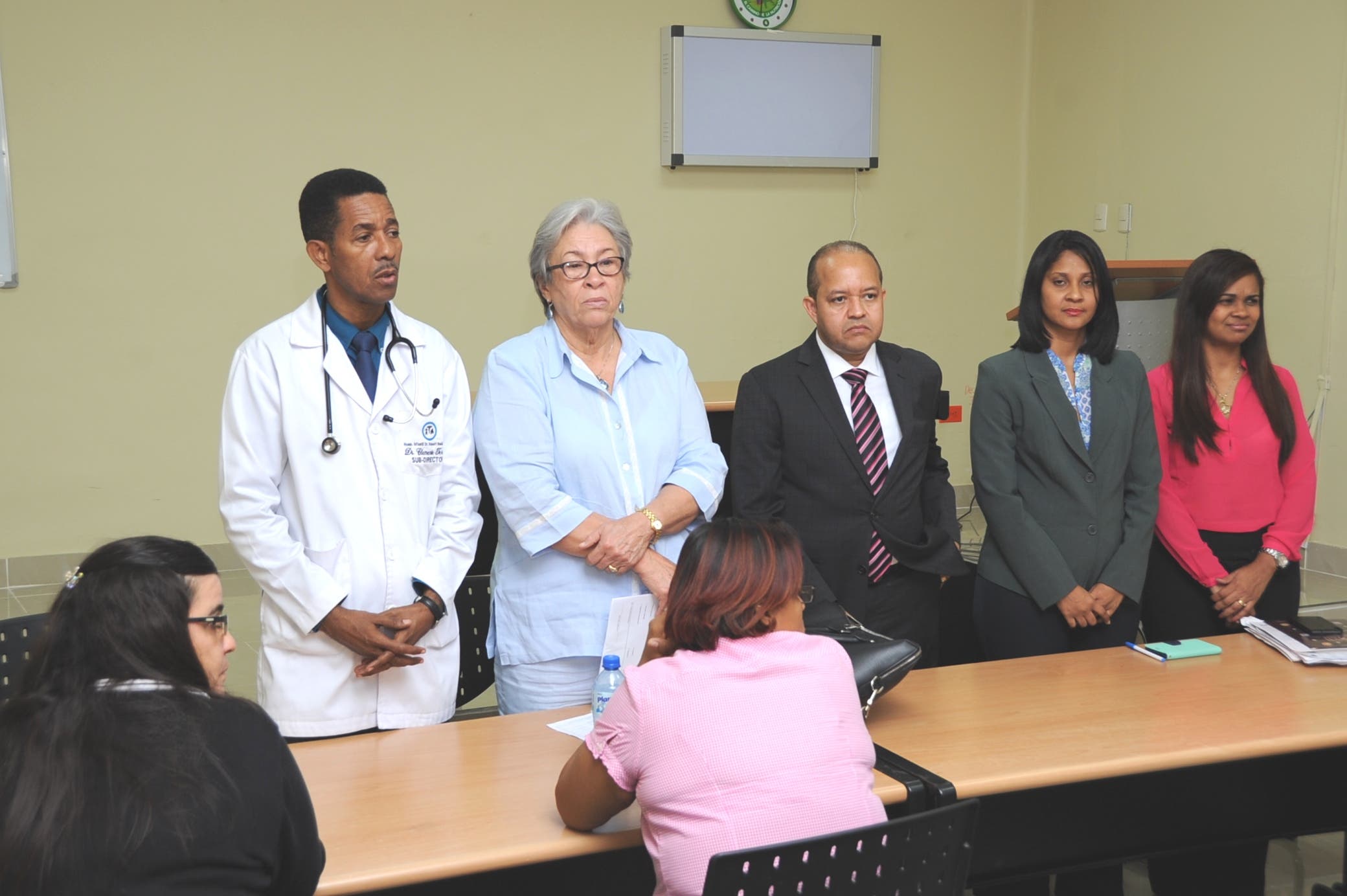 La ministra de Salud visita el hospital Robert Reid Cabral