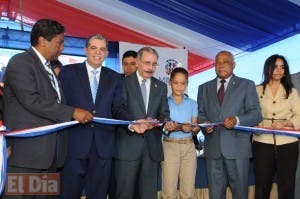 Danilo Medina inaugura cuatro escuelas en Barahona