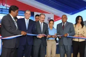 Danilo Medina inaugura cuatro escuelas en Barahona