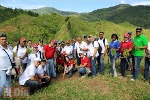 Contraloría realiza jornada de reforestación en Juan Adrian