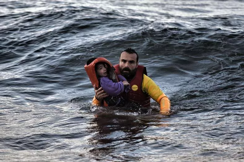 Grecia: Mueren 22 migrantes en naufragios en el mar Egeo