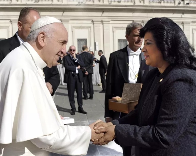 El Papa Francisco recibe a la presidenta del Senado, Cistina Lizardo