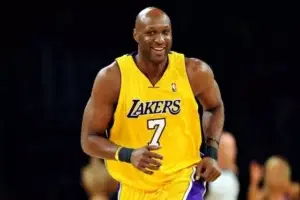 Lamar Odom sigue en cuidados intensivos, pero ha tenido pequeños avances