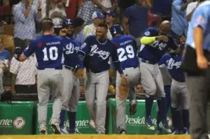 Los Tigres vencen a los Toros y asumen el liderato en el béisbol dominicano