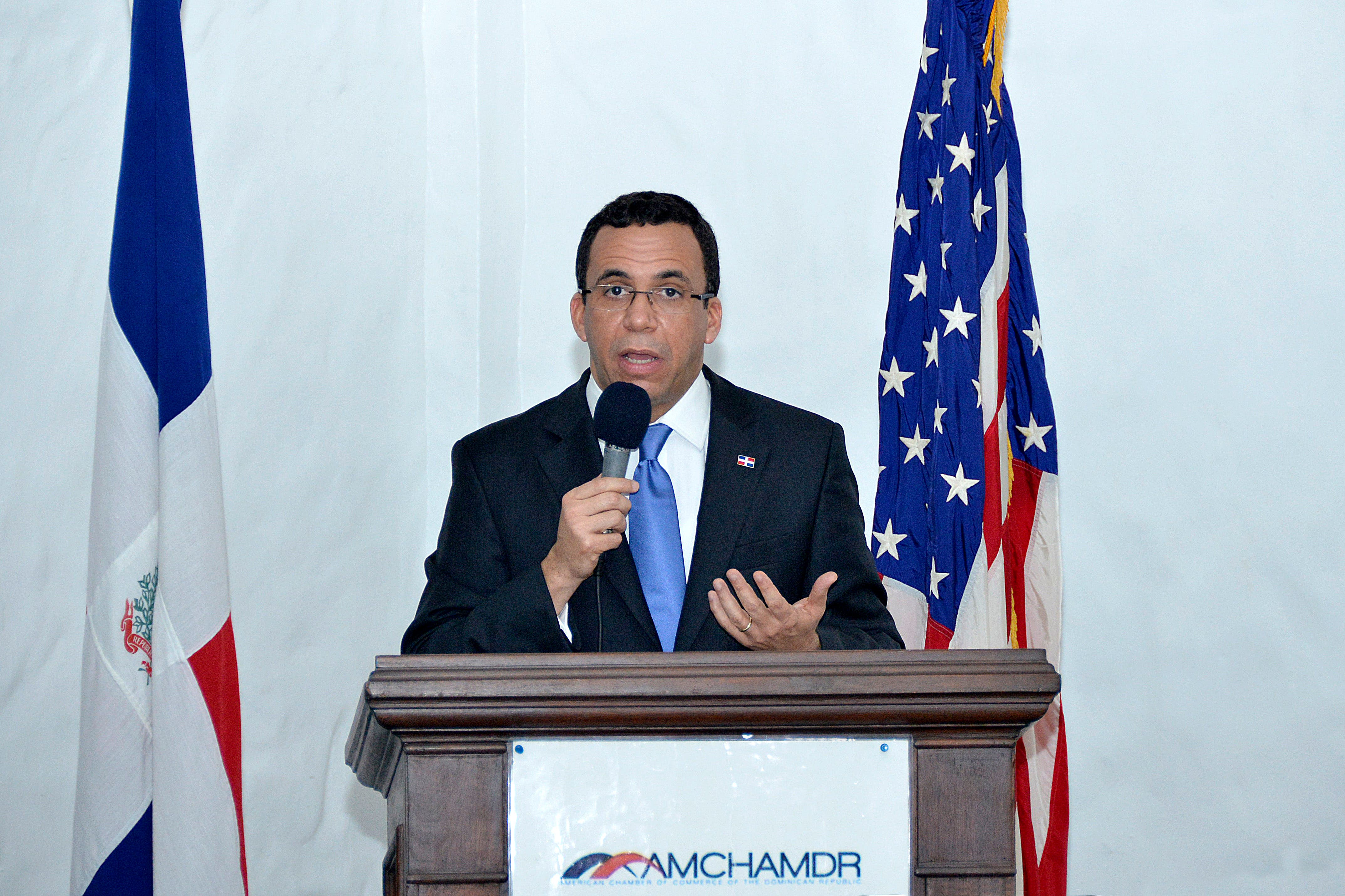 Canciller Navarro explica el nuevo sistema consular que operará próximamente
