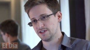 Edward Snowden explica cómo usan tu móvil para espiarte