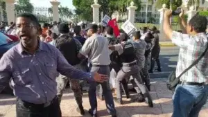 Finaliza manifestación pacífica contra la OISOE, tras ser agredidos por agentes de la Policía