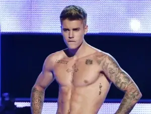 El desnudo frontal de Justin Bieber causa revuelo en las redes sociales