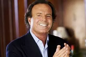 Julio Iglesias: “Donald Trump es un payaso