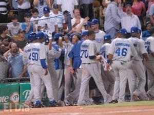 Los Tigres vencen a Leones y regresan a la cima del béisbol dominicano