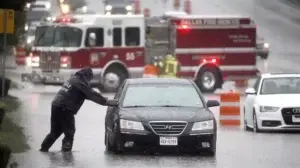 Múltiples inundaciones y alertas de tornado en Texas a la espera de Patricia