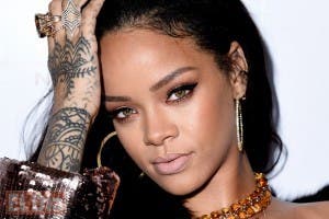 Rihanna está de vuelta en el estudio de grabaciones