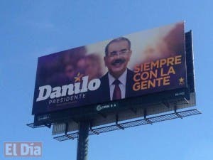 El PLD comienza a «inundar» el país con vallas promoviendo reelección de Danilo