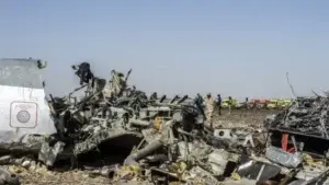 El avión ruso que cayó en Egipto se despedazó en el aire